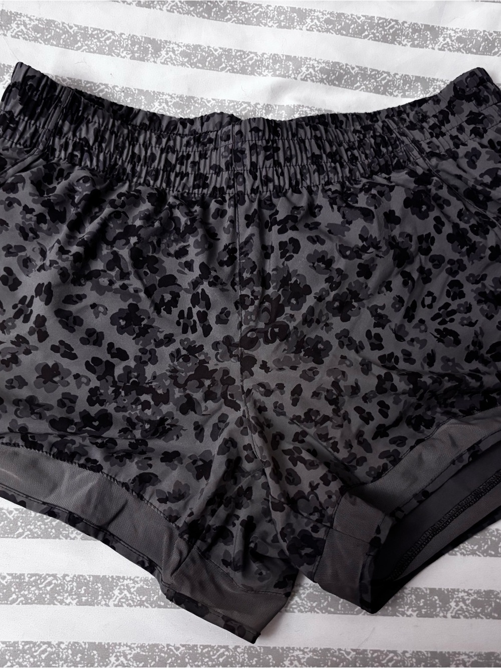 Athleta Leopard Print mesh racer run short 4”